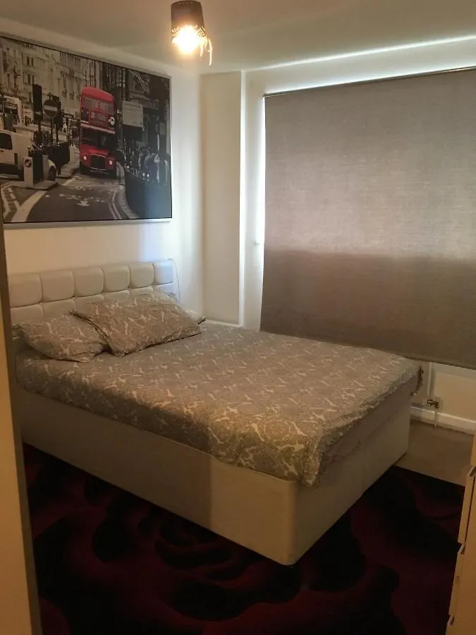 1 Bed Apt Near Canary Wharf London City Centre 0*,  United Kingdom